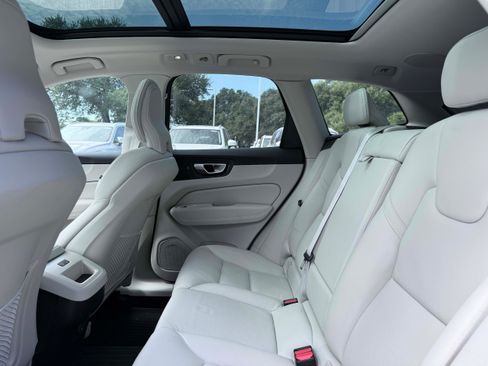 Certified 2023 Volvo XC60 B5 Plus w/ Climate Package AWD/4WD image 10