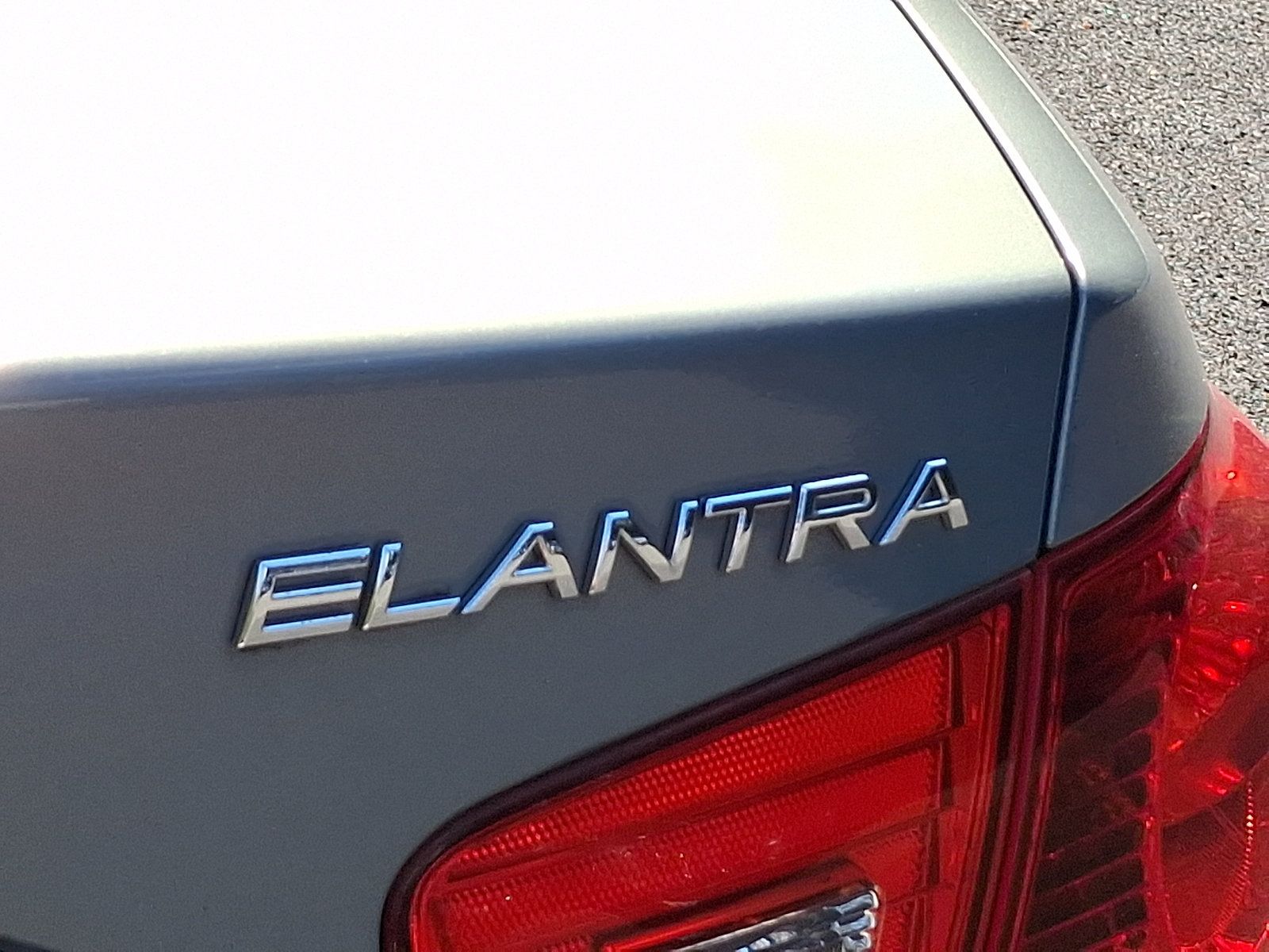 Used 2010 Hyundai Elantra GLS FWD image 25