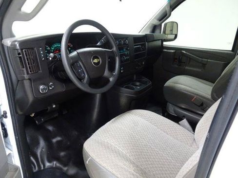 Used 2017 Chevrolet Express 3500 RWD image 16