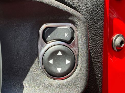 Used 2022 Jeep Wrangler Unlimited Sahara w/ Cold Weather Group AWD/4WD image 9