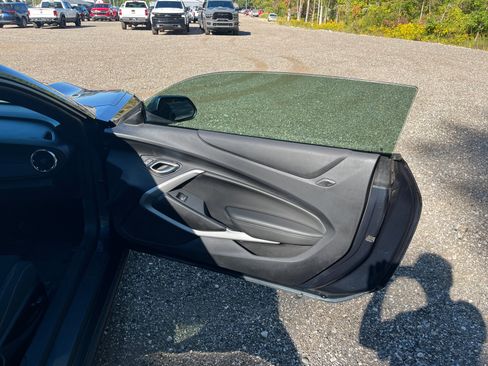 Used 2021 Chevrolet Camaro LT image 23