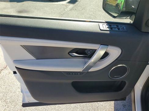 Used 2025 Land Rover Discovery Sport Dynamic SE image 21