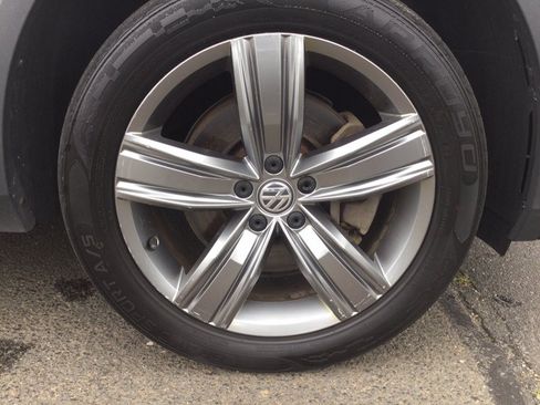 Used 2020 Volkswagen Tiguan SEL AWD/4WD image 43