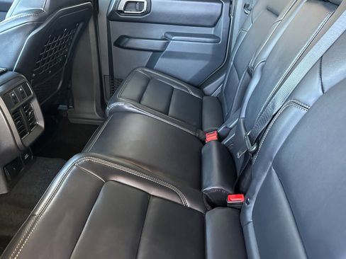 New 2025 Ford Bronco Badlands image 12