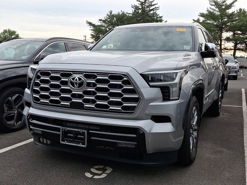Used 2026 Toyota Sequoia Platinum AWD/4WD image 2