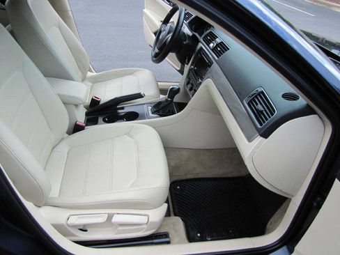 Used 2015 Volkswagen Passat 1.8T Wolfsburg Edition w/ Technology Package FWD image 20
