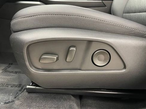 Used 2025 Chevrolet Equinox LT w/ Convenience Package II AWD/4WD image 9