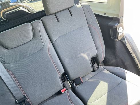 Used 2025 Jeep Wrangler Unlimited Rubicon image 37