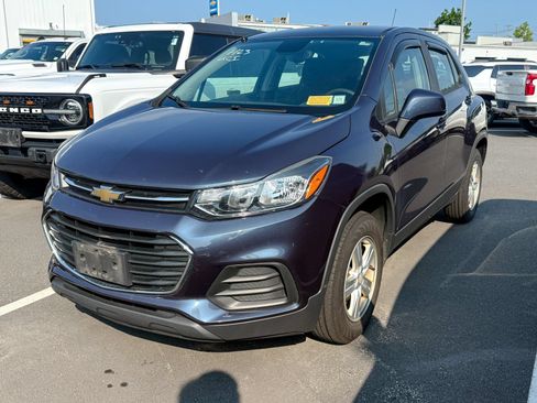 Used 2018 Chevrolet Trax LS AWD/4WD image 1