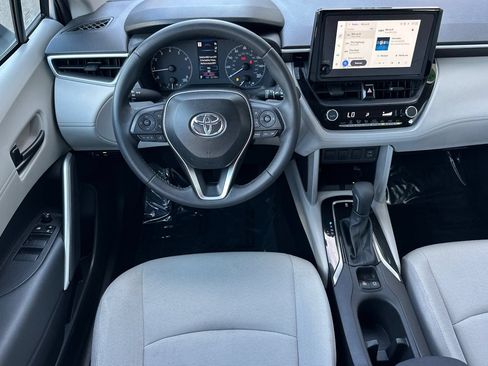 Used 2025 Toyota Corolla Cross LE AWD/4WD image 14