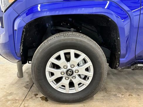 Certified 2025 Toyota Tacoma SR5 AWD/4WD image 9