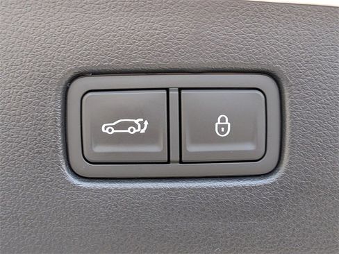 Used 2026 Genesis GV70 2.5T Select image 14