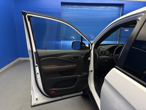 Used 2025 Honda Passport EX-L image 9