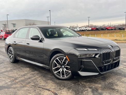 Used 2023 BMW 760i xDrive image 5