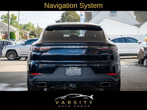 Used 2022 Porsche Cayenne Coupe w/ Premium Package image 5