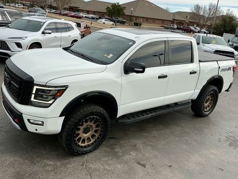 Used 2021 Nissan Titan PRO-4X w/ Pro-4x Convenience Package image 5