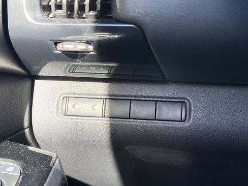 Used 2022 Nissan Pathfinder S image 13