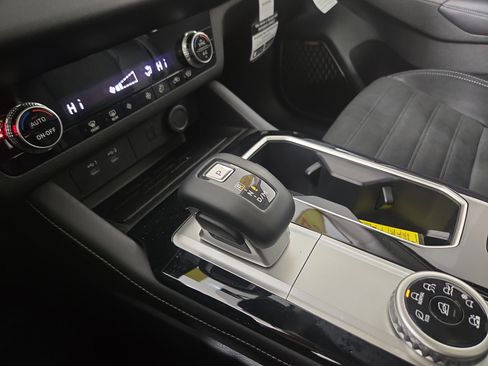 New 2025 Mitsubishi Outlander SE image 24