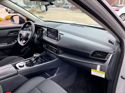 Used 2025 Nissan Rogue S image 14