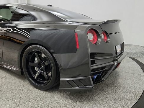 Used 2018 Nissan GT-R Premium AWD/4WD image 21