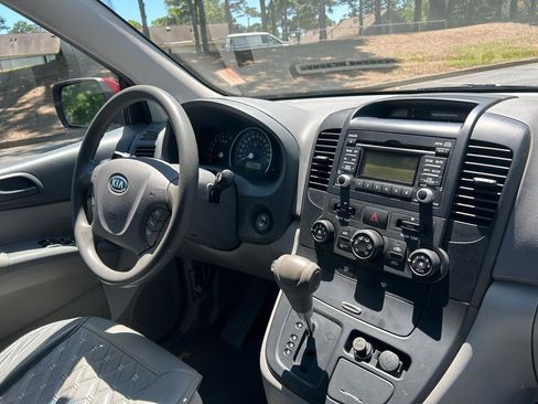 Used 2009 Kia Sedona LX w/ PWR Pkg FWD image 27