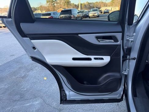 Used 2017 Jaguar F-PACE Prestige image 15