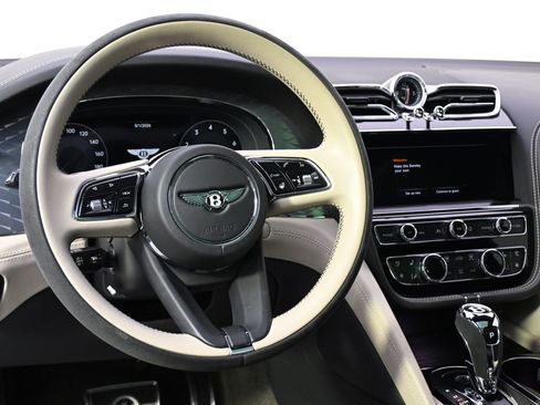 Used 2022 Bentley Bentayga AWD/4WD image 12