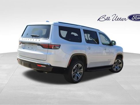 Used 2022 Jeep Wagoneer Series III w/ Convenience Group I AWD/4WD image 5