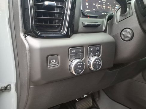 Used 2025 GMC Sierra 1500 AT4X image 10