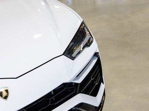 Used 2022 Lamborghini Urus AWD/4WD image 10