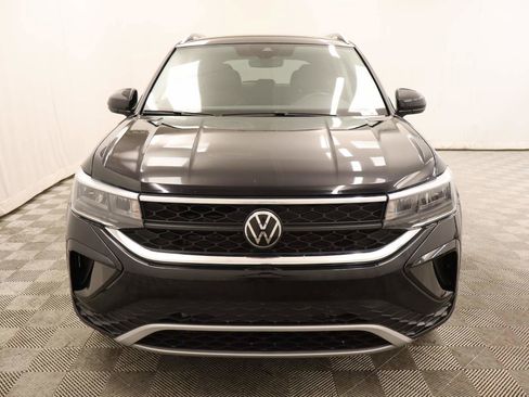 Used 2024 Volkswagen Taos SE FWD image 4