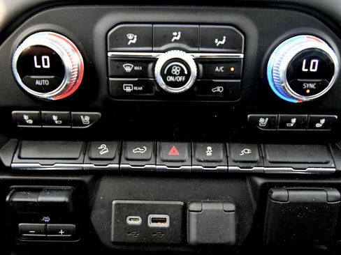 Used 2021 GMC Sierra 1500 AT4 w/ AT4 Preferred Package AWD/4WD image 28