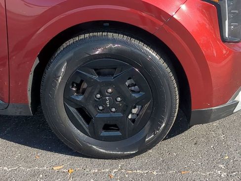 Used 2025 Kia Carnival image 10