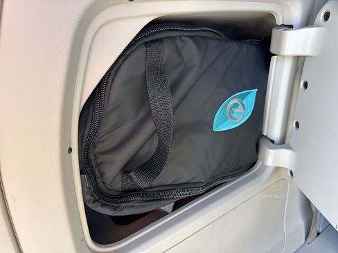 Used 2024 Chrysler Pacifica Select image 31