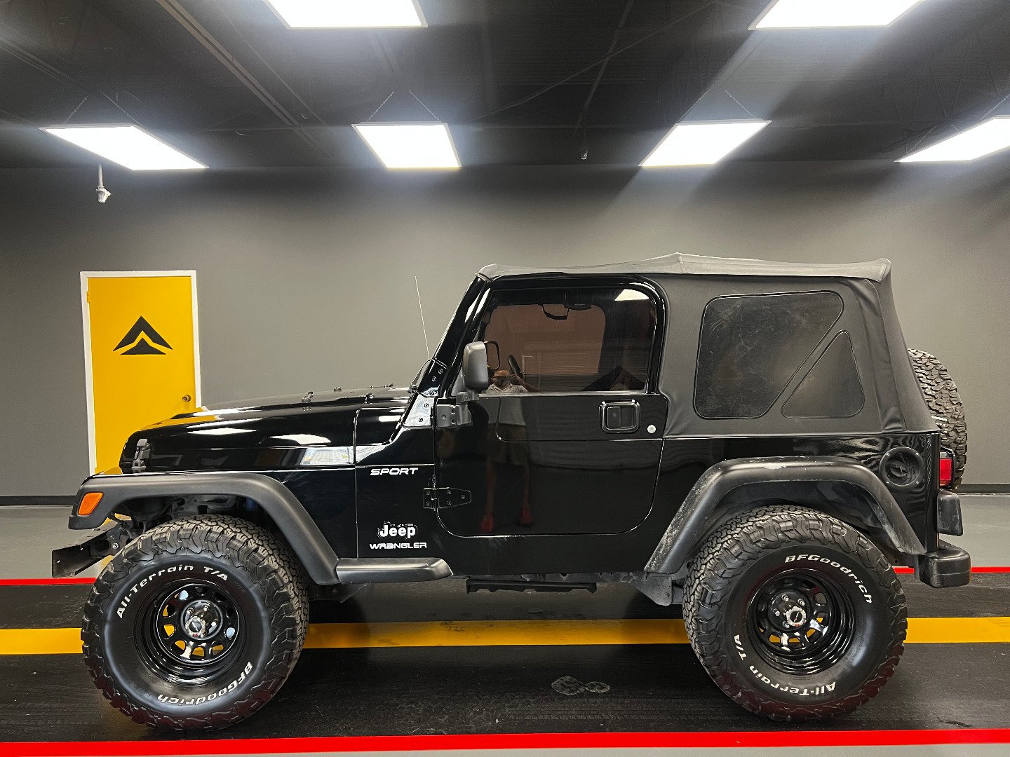 Used 2005 Jeep Wrangler X AWD/4WD image 3