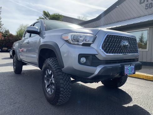 Used 2018 Toyota Tacoma TRD Off-Road AWD/4WD image 3