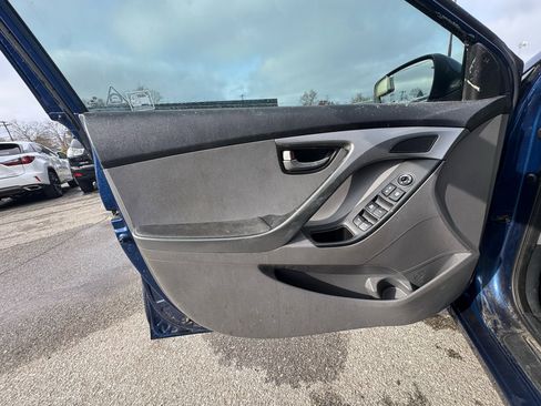 Used 2016 Hyundai Elantra SE image 11