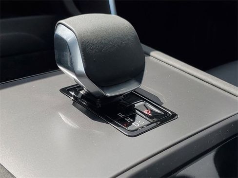 Certified 2025 Land Rover Discovery Sport Dynamic SE image 34