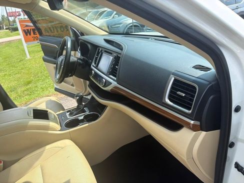 Used 2018 Toyota Highlander Limited FWD image 14