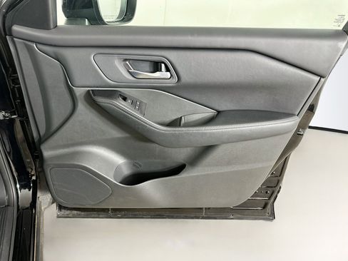 Used 2025 Nissan Rogue SV AWD/4WD image 31