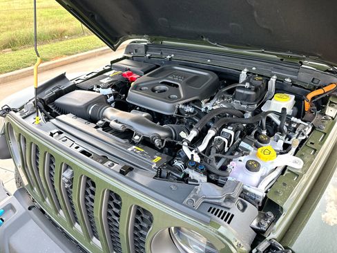 New 2023 Jeep Wrangler Unlimited Rubicon 4xe w/ Cold Weather Group image 25