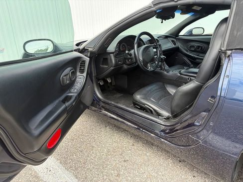 Used 2000 Chevrolet Corvette Convertible w/ Memory Pkg RWD image 10