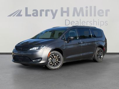 Used 2020 Chrysler Pacifica Touring-L w/ Advanced Safetytec Group
