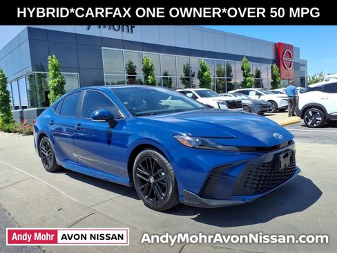 Used 2025 Toyota Camry SE FWD image 1