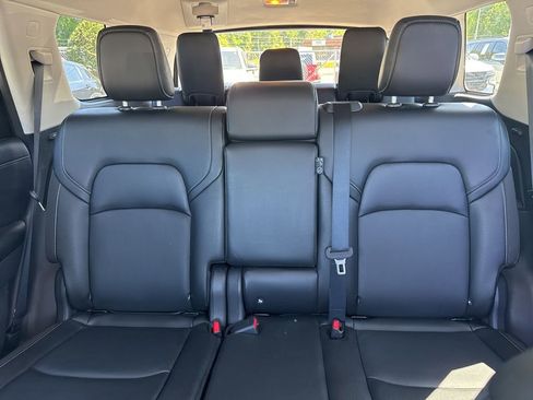 Used 2023 Nissan Pathfinder SL AWD/4WD image 11