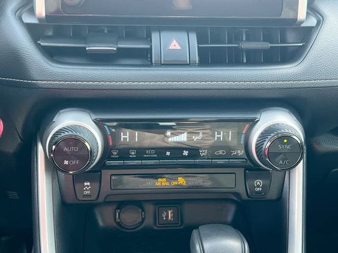 Used 2025 Toyota RAV4 XLE AWD/4WD image 19
