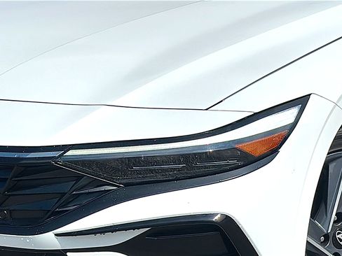 Used 2025 Hyundai Elantra SEL FWD image 4