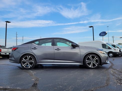Used 2022 Nissan Sentra SR w/ SR Premium Package FWD image 2