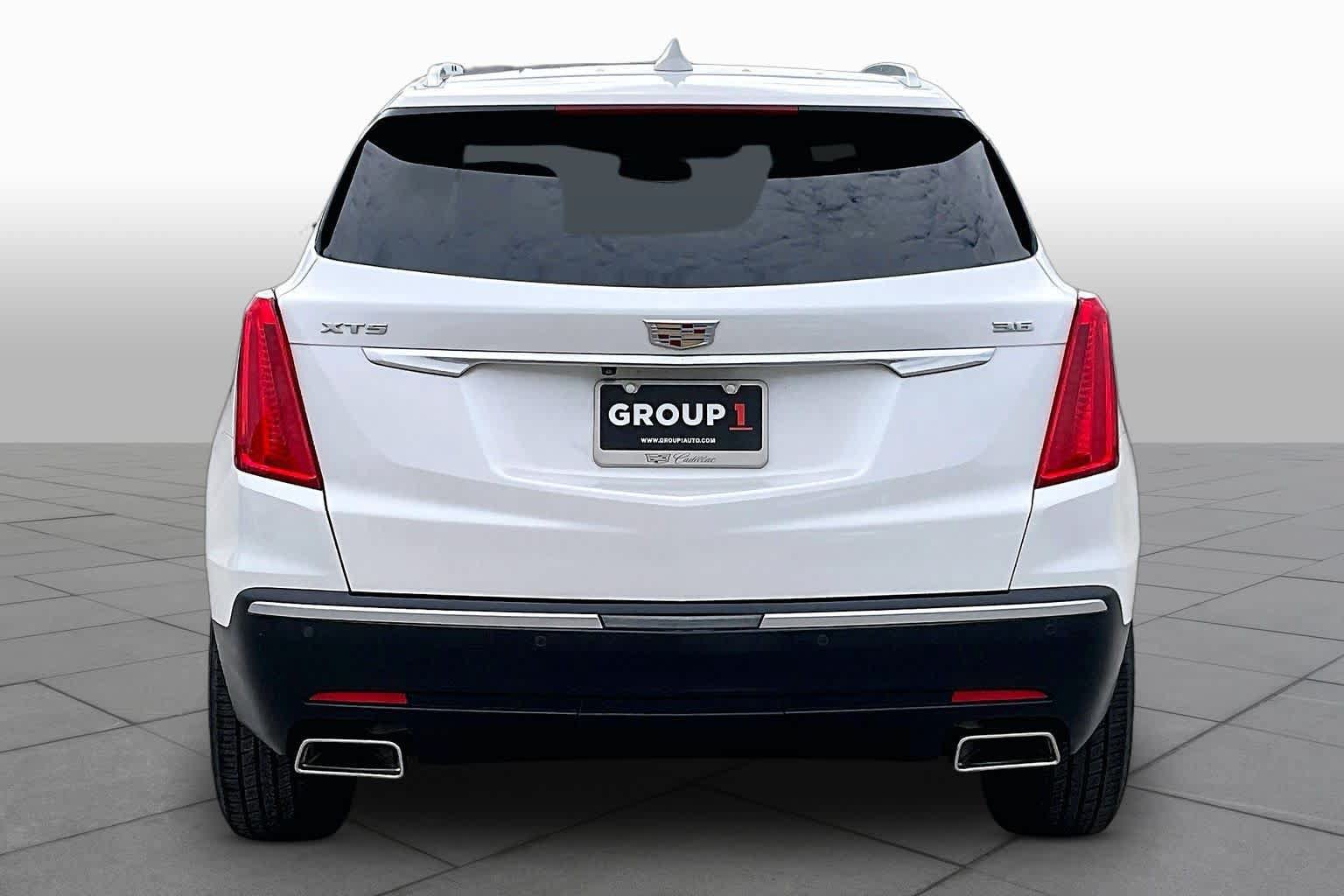Used 2018 Cadillac XT5 Luxury w/ Driver Awareness Package FWD image 5