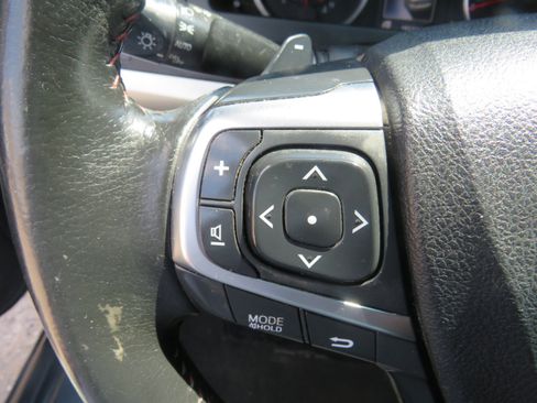 Used 2015 Toyota Camry SE image 11